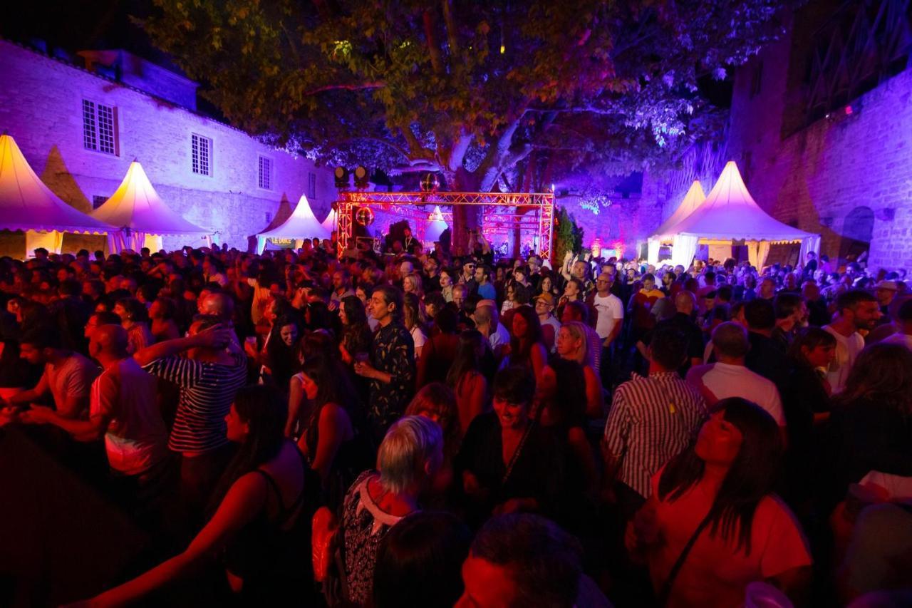 Tout Confort ! Calme, Climatisation, Vue Degagee, Ville ,Parking Gratuit, Ascenseur, Wifi Carcassonne Luaran gambar